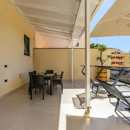 Emily Jacuzzi Veranda By Ps Apartment