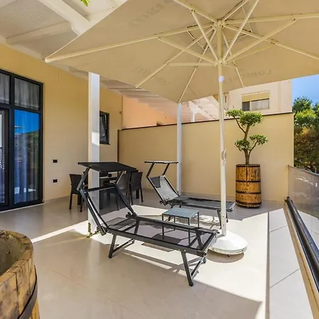 Emily Jacuzzi Veranda By Ps