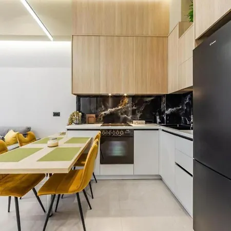 Emily Jacuzzi Veranda By Ps